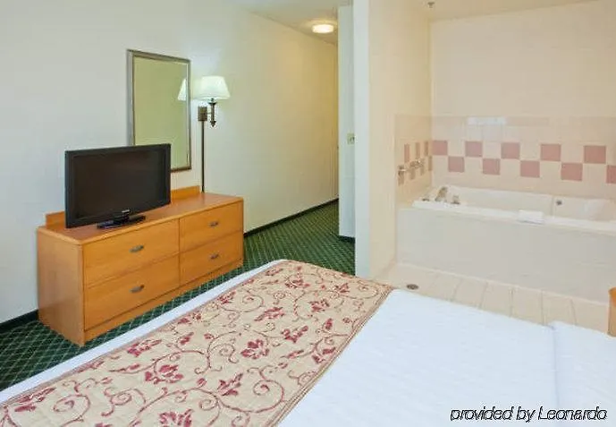 Comfort Inn & Suites Memphis 3*,