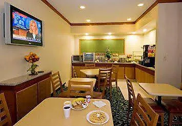 Comfort Inn & Suites Memphis Hotel